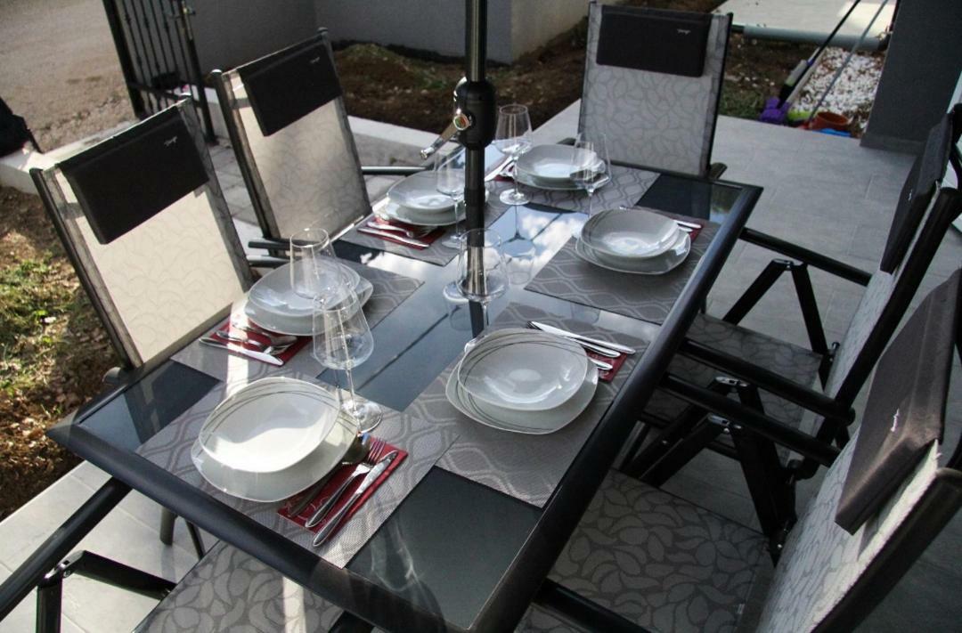 Apartman Ivana بيوغْغاد نا موغو المظهر الخارجي الصورة